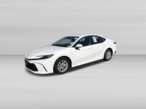 Used 2026 Toyota Camry LE FWD image 11
