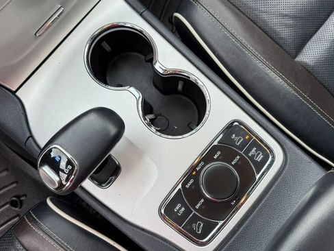 Used 2014 Jeep Grand Cherokee Overland image 22