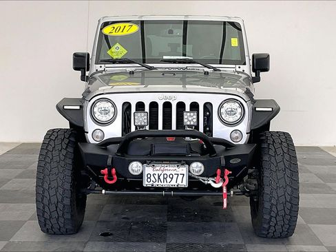 Used 2017 Jeep Wrangler Unlimited Rubicon AWD/4WD image 2