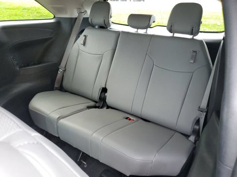 Certified 2025 Toyota Sienna XLE w/ XLE Plus Package AWD/4WD image 10