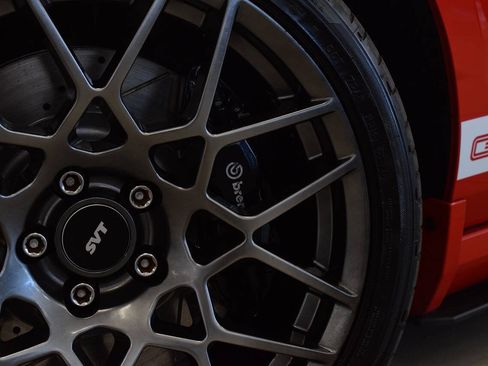 Used 2011 Ford Mustang Shelby GT500 RWD image 31