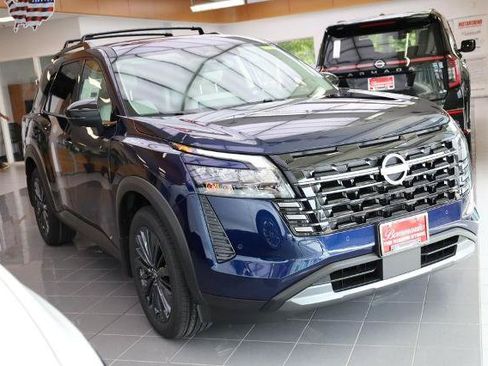 New 2026 Nissan Pathfinder SL w/ SL Premium Package AWD/4WD image 2