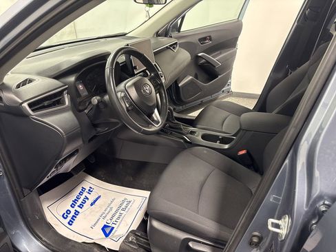 Used 2024 Toyota Corolla Cross LE image 7