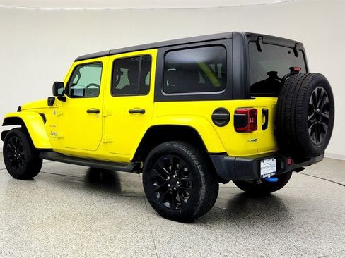 Used 2023 Jeep Wrangler Unlimited Sahara w/ Cold Weather Group AWD/4WD image 7