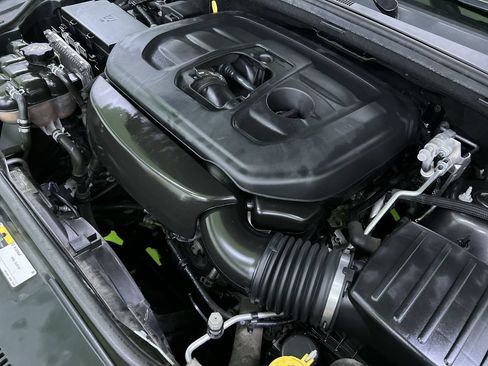 Used 2018 Jeep Grand Cherokee Altitude AWD/4WD image 18