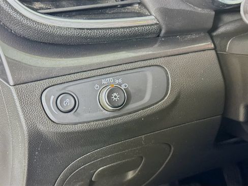 Used 2021 Buick Encore Preferred AWD/4WD image 10