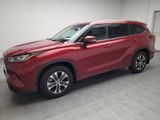 Used 2020 Toyota Highlander XLE image 2