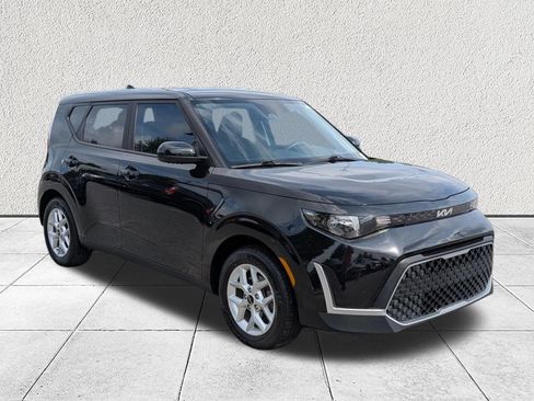 Used 2024 Kia Soul LX w/ Option Group 015 FWD image 1