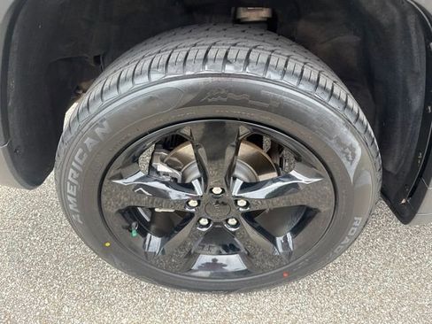 Used 2023 Jeep Grand Cherokee Altitude RWD image 13