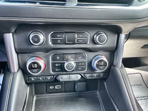 Used 2024 GMC Yukon SLT AWD/4WD image 18