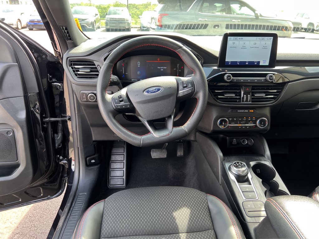 Used 2025 Ford Escape ST-Line Select AWD/4WD image 13