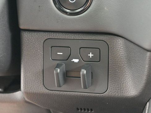 Used 2025 Toyota Tundra Platinum AWD/4WD image 28