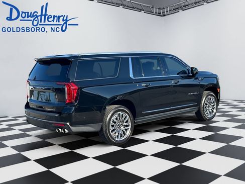 Used 2023 GMC Yukon XL Denali Ultimate AWD/4WD image 5