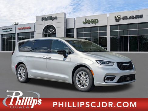New 2026 Chrysler Pacifica Limited image 1
