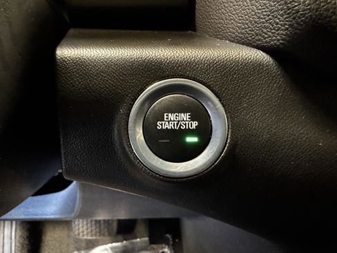 Used 2024 GMC Terrain SLT image 28