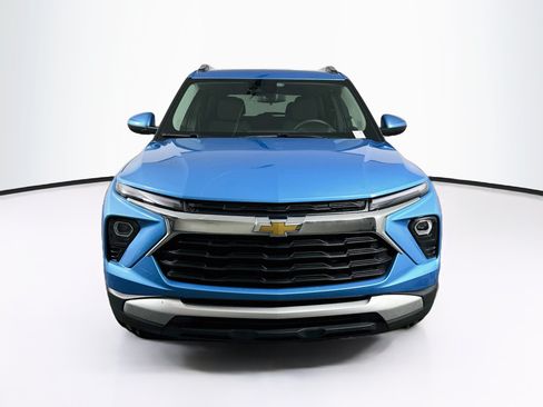 Used 2025 Chevrolet TrailBlazer LT FWD image 2