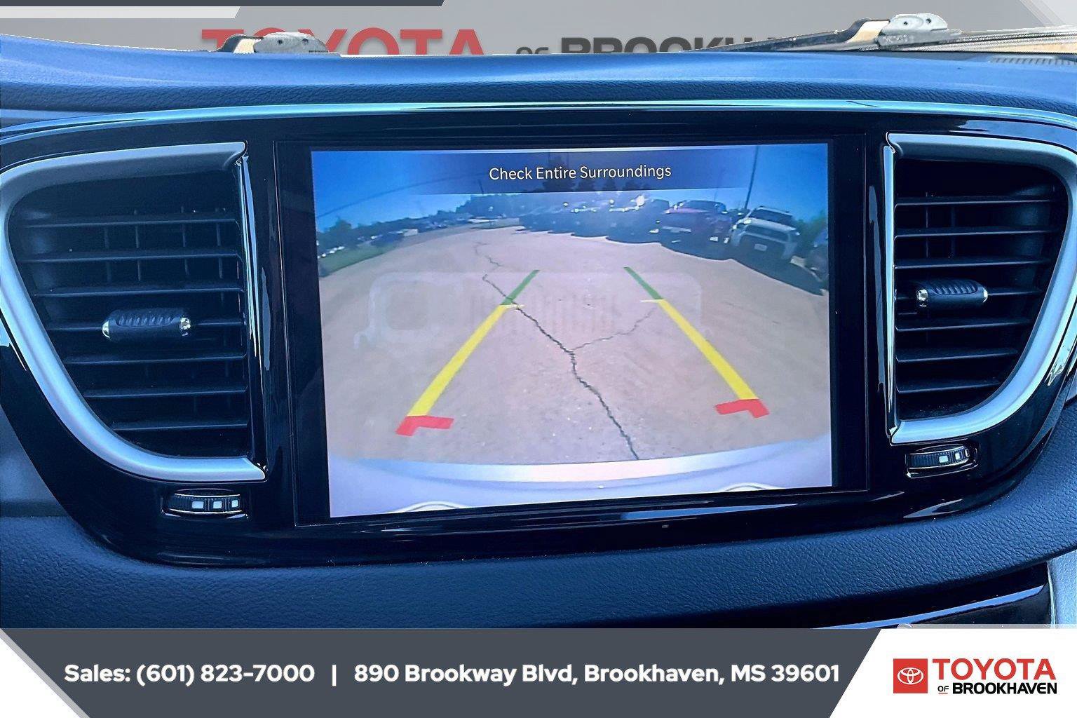 Used 2024 Chrysler Pacifica Touring-L FWD image 15