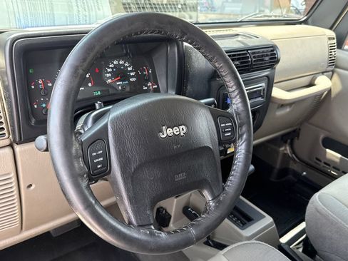 Used 2005 Jeep Wrangler Unlimited Rubicon w/ Sahara Edition Group AWD/4WD image 20