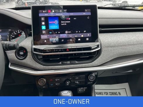 Used 2023 Jeep Compass Latitude image 3