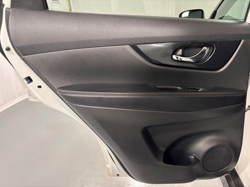 Used 2019 Nissan Rogue SL w/ Premium Package image 23