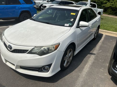 Used 2013 Toyota Camry SE FWD image 3