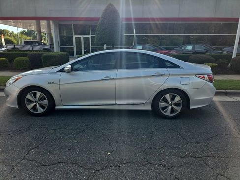 Used 2012 Hyundai Sonata Hybrid w/ Ultimate Pkg FWD image 13