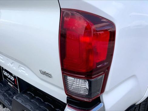 Used 2022 Toyota Tacoma SR5 AWD/4WD image 30