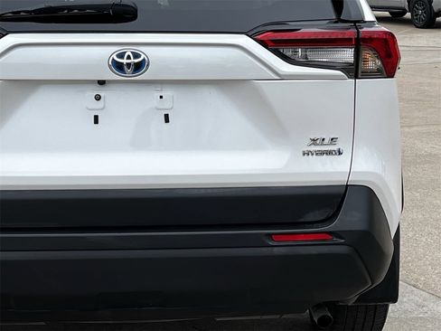 Used 2023 Toyota RAV4 XLE Premium image 6