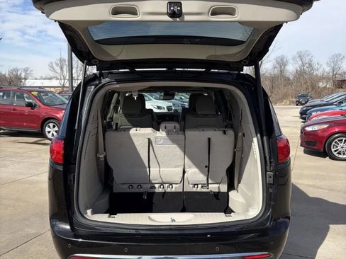 Used 2018 Chrysler Pacifica Limited w/ Advanced Safetytec Group image 29