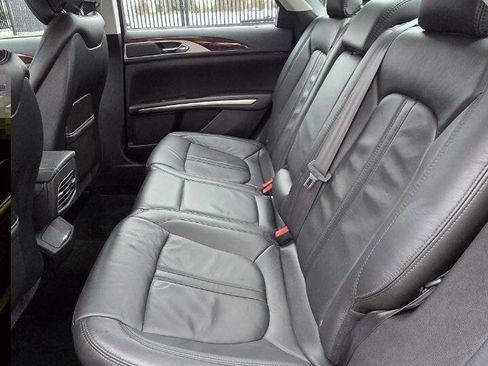 Used 2014 Lincoln MKZ image 9