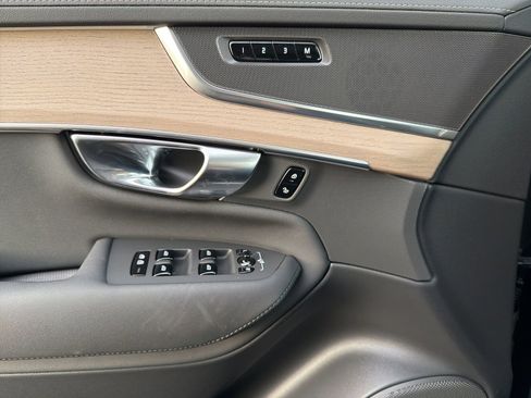 New 2026 Volvo XC90 B5 Core w/ Protection Package Premier image 20