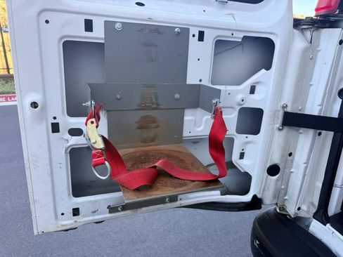 Used 2015 Chevrolet Express 2500 RWD image 22