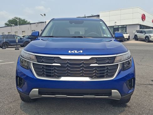 Used 2024 Kia Seltos LX AWD/4WD image 2