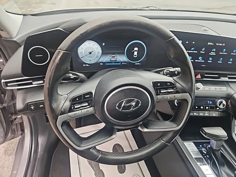 Used 2023 Hyundai Elantra SEL w/ Convenience Package image 12