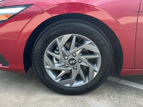 Certified 2024 Hyundai Elantra SEL FWD image 6