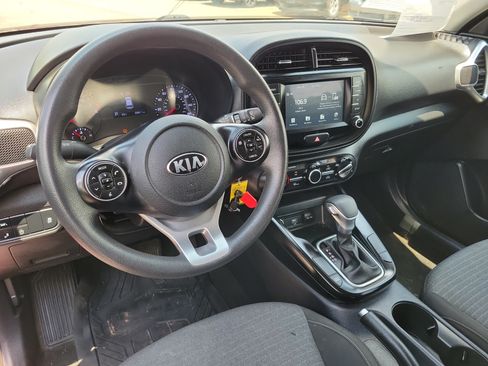 Used 2020 Kia Soul S FWD image 2
