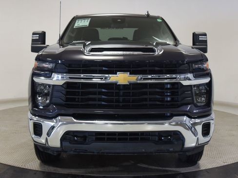 Used 2024 Chevrolet Silverado 2500 LT image 3