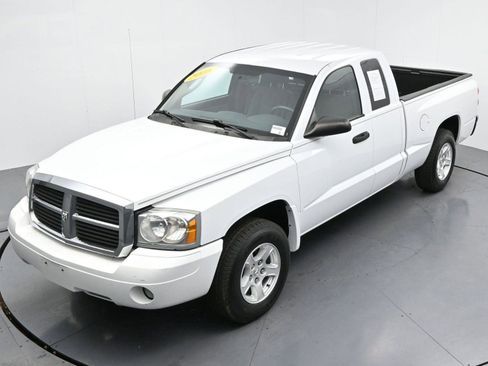 Used 2006 Dodge Dakota SLT image 32