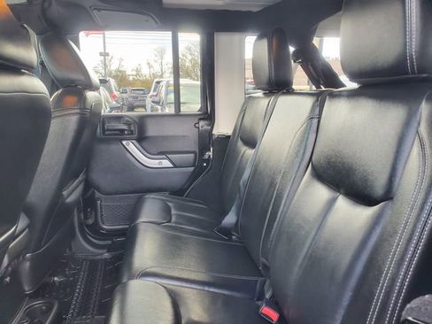 Used 2015 Jeep Wrangler Unlimited Rubicon w/ Connectivity Group image 28