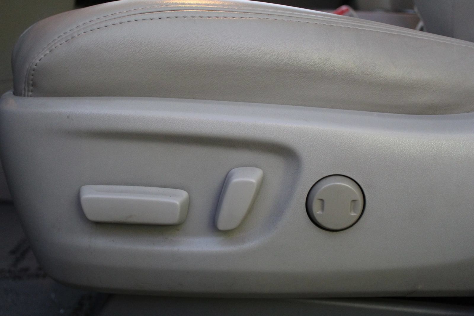 Used 2013 Toyota Sienna XLE FWD image 33