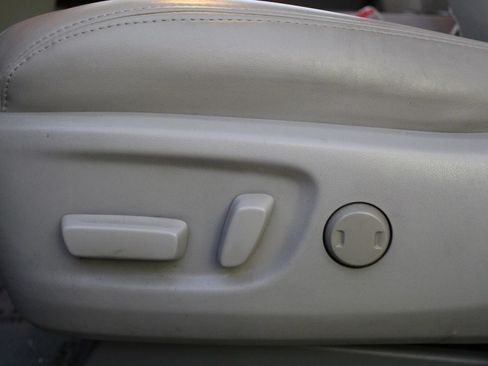 Used 2013 Toyota Sienna XLE FWD image 33