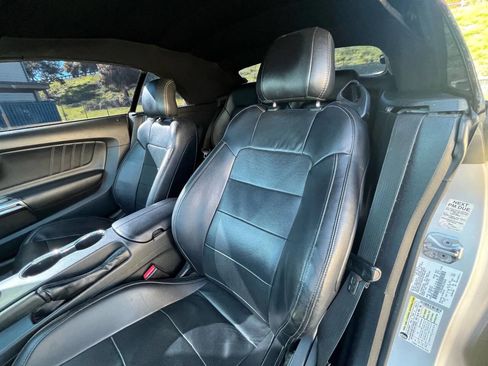 Used 2016 Ford Mustang Premium image 13