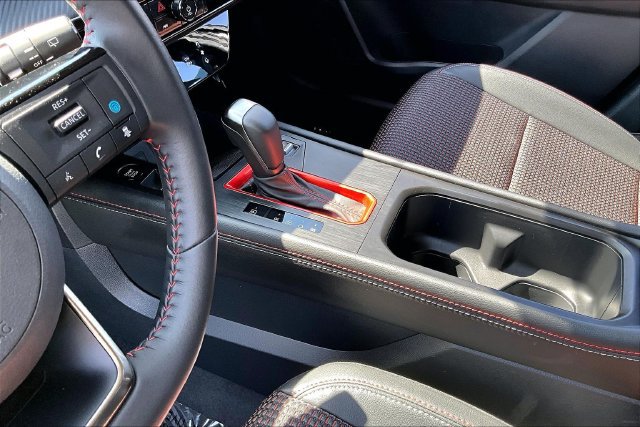 Certified 2026 Nissan Kicks SR FWD image 17