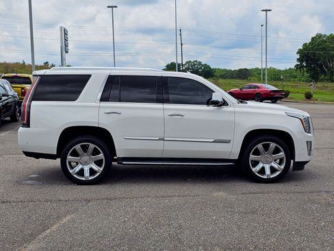 Used 2020 Cadillac Escalade Luxury AWD/4WD image 7