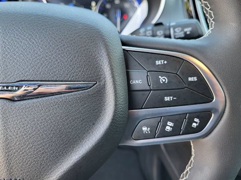 Used 2026 Chrysler Pacifica Limited AWD/4WD image 30