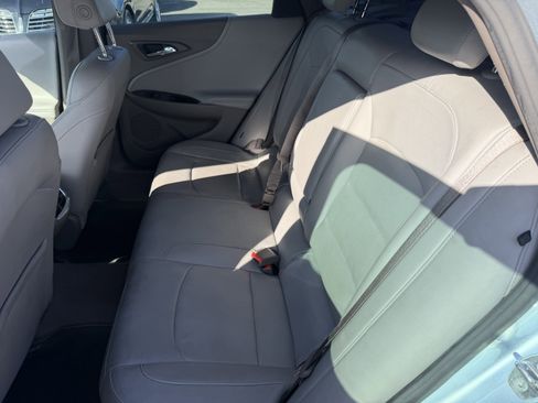 Used 2017 Chevrolet Malibu LT w/ Leather Package FWD image 10