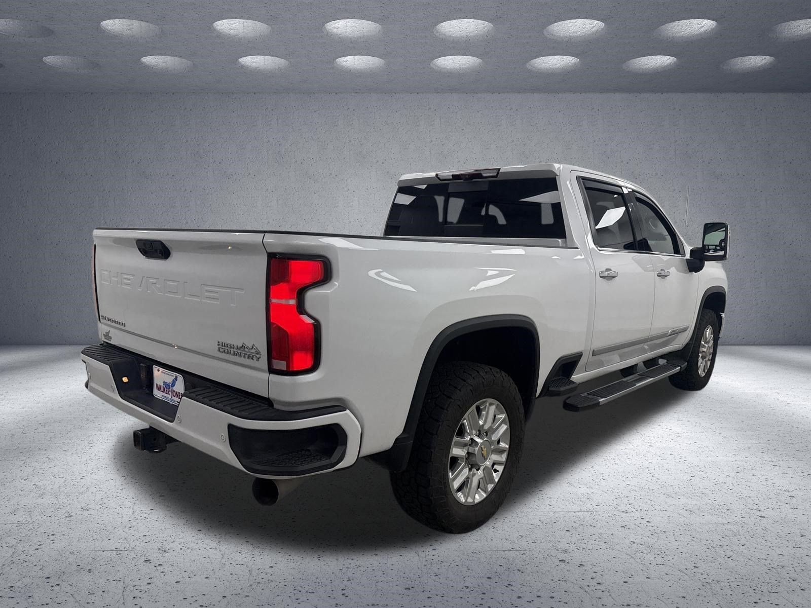 Used 2025 Chevrolet Silverado 2500 High Country w/ Technology Package AWD/4WD image 5