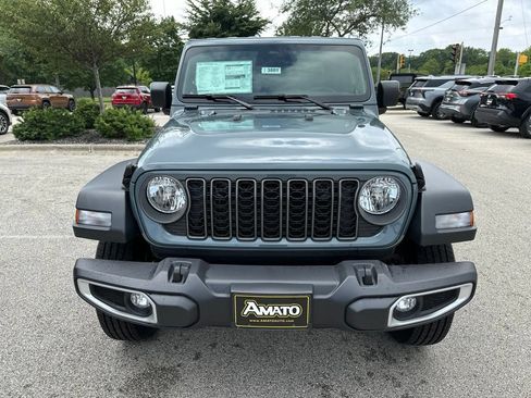New 2026 Jeep Gladiator Sport AWD/4WD image 3