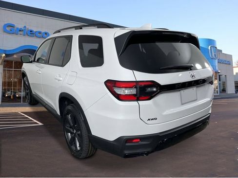 New 2026 Honda Pilot Sport image 3
