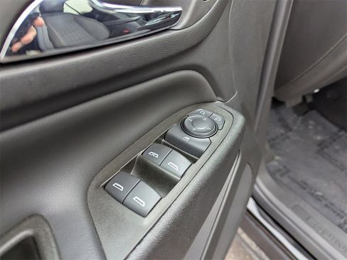 Used 2023 Chevrolet Equinox LT w/ Driver Convenience Package image 11